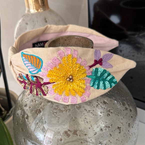 Embroidered Floral Cream Headband - Picture 3 of 4